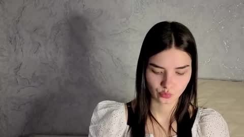 Snapshot of lauraback chatting on 03-10-26, 12:54 Laura online show from 03-10-26, 12:54