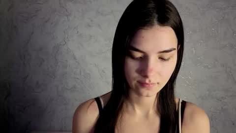 Snapshot of lauraback chatting on 03-12-26, 11:38 Laura online show from 03-12-26, 11:38