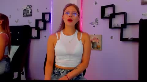 Snapshot of laurablue_ chatting on 12-26-24, 08:21 Laura Blue online show from 12-26-24, 08:21