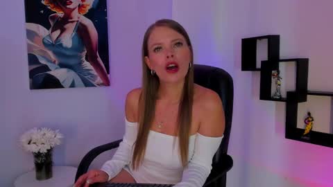 Snapshot of laurablue_ chatting on 02-27-25, 02:43 Laura Blue online show from 02-27-25, 02:43