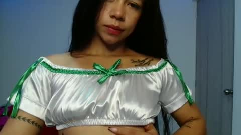 lauracb          online show from 11-28-25, 04:59