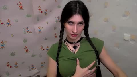 Laura online show from 11-22-25, 10:03