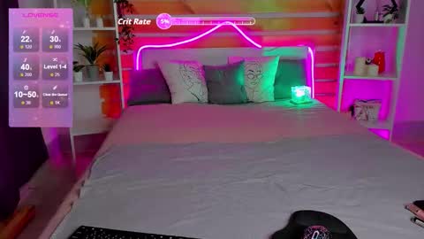 Snapshot of lauraellinss chatting on 10-19-25, 01:39 Laura online show from 10-19-25, 01:39