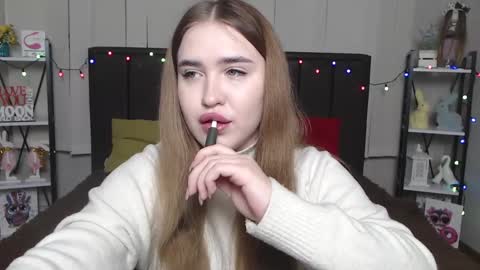 LauraHlot online show from 01-19-25, 07:26