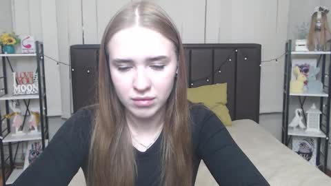 LauraHlot online show from 10-15-25, 07:14