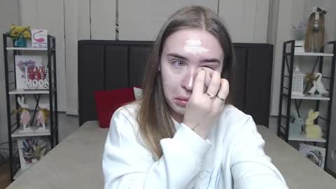 LauraHlot online show from 11-30-25, 07:01