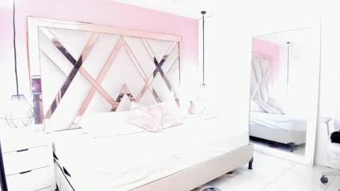 laura  online show from 11-27-25, 08:00