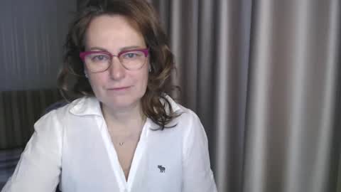 Lauraoven1 online show from 01-06-25, 07:52