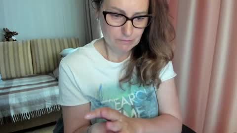 Snapshot of lauraoven1 chatting on 04-28-26, 08:08 Lauraoven1 online show from 04-28-26, 08:08