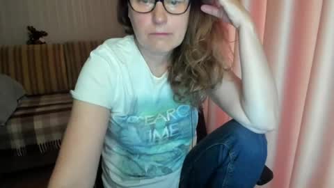 Snapshot of lauraoven1 chatting on 04-29-26, 07:01 Lauraoven1 online show from 04-29-26, 07:01