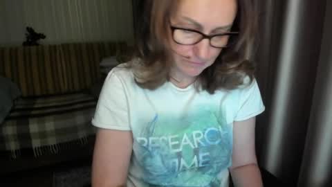 Snapshot of lauraoven1 chatting on 04-29-26, 06:03 Lauraoven1 online show from 04-29-26, 06:03