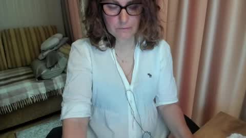 Snapshot of lauraoven1 chatting on 05-22-26, 08:42 Lauraoven1 online show from 05-22-26, 08:42