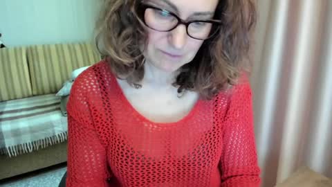 Snapshot of lauraoven1 chatting on 05-31-26, 08:32 Lauraoven1 online show from 05-31-26, 08:32