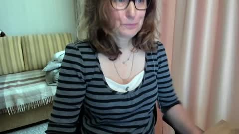 Snapshot of lauraoven1 chatting on 06-01-26, 07:32 Lauraoven1 online show from 06-01-26, 07:32