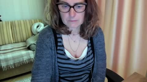 Snapshot of lauraoven1 chatting on 06-03-26, 07:22 Lauraoven1 online show from 06-03-26, 07:22