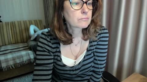 Snapshot of lauraoven1 chatting on 06-03-26, 05:18 Lauraoven1 online show from 06-03-26, 05:18