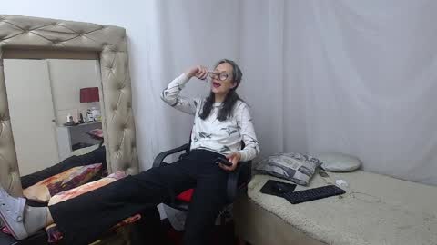 Laura Sofia online show from 04-10-26, 12:38
