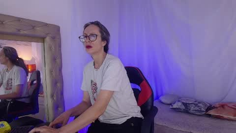 Laura Sofia online show from 04-11-26, 05:56