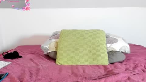 Snapshot of laurasommer chatting on 01-21-25, 05:41 Laura Lara Sommer online show from 01-21-25, 05:41
