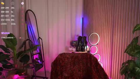  Laura  online show from 11-25-25, 05:40