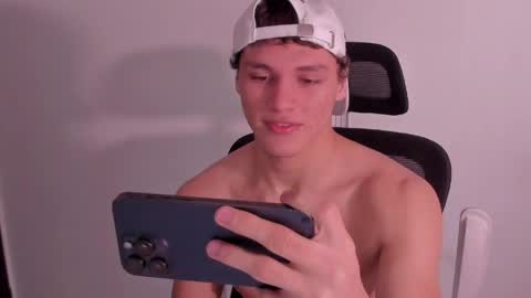 Laureent online show from 04-10-26, 07:29