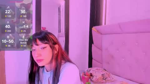 Laurem online show from 10-24-25, 07:43