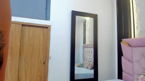 Laurem online show from 11-12-25, 07:13