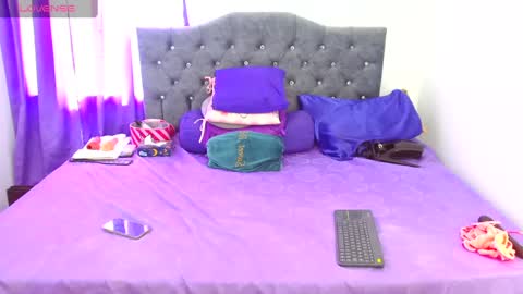 Snapshot of lauren_59 chatting on 09-11-25, 09:04 Lauren online show from 09-11-25, 09:04