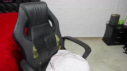 Snapshot of lauren_ashlee chatting on 12-10-24, 03:33 Lauren Independent model online show from 12-10-24, 03:33