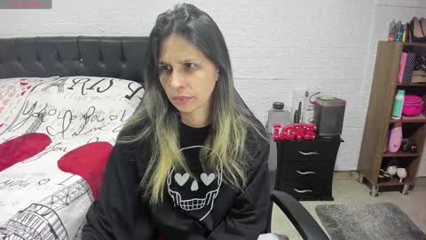 Snapshot of lauren_ashlee chatting on 01-03-25, 02:19 Lauren Independent model online show from 01-03-25, 02:19