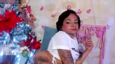 Snapshot of lauren_hills7069 chatting on 12-11-24, 04:39 Lauren online show from 12-11-24, 04:39