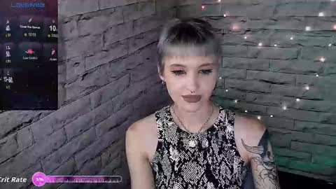 Snapshot of lauren_raquel chatting on 10-15-25, 03:23 Eva online show from 10-15-25, 03:23