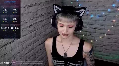 Snapshot of lauren_raquel chatting on 10-18-25, 06:41 Eva online show from 10-18-25, 06:41