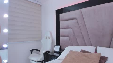 Snapshot of laurenclark1 chatting on 03-04-26, 03:45 laurenclark1 online show from 03-04-26, 03:45