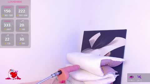 Lauren Gill online show from 11-11-25, 09:04