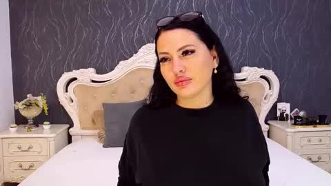 Laura online show from 10-05-25, 06:01