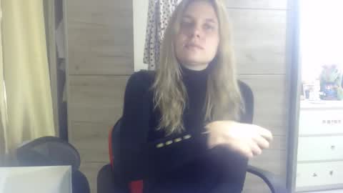 Snapshot of laurenmy chatting on 10-12-25, 09:30 laurenmy online show from 10-12-25, 09:30