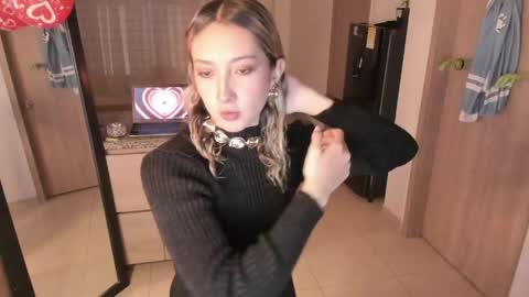 laurenn_111 online show from 05-12-26, 03:58