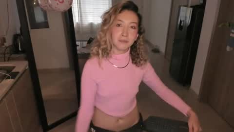 laurenn_111 online show from 05-12-26, 09:45