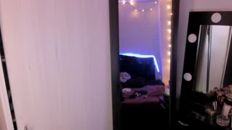 laurenn_111 online show from 05-24-26, 05:01