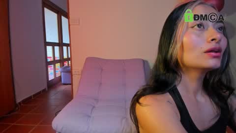 Snapshot of laurent_a chatting on 12-19-24, 08:55 Lucie online show from 12-19-24, 08:55