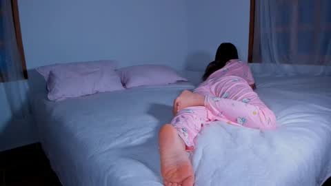 Snapshot of laurent_a chatting on 03-06-25, 12:10 Lucie online show from 03-06-25, 12:10