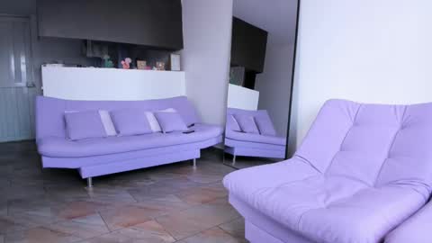 Snapshot of laurent_a chatting on 09-13-25, 06:40 Lucie online show from 09-13-25, 06:40