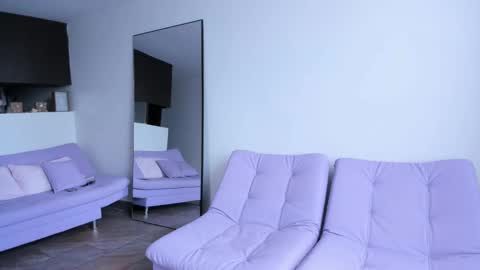 Snapshot of laurent_a chatting on 09-17-25, 03:35 Lucie online show from 09-17-25, 03:35