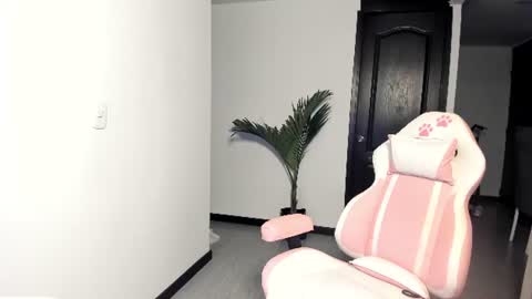 daniela angel     online show from 07-18-26, 10:08