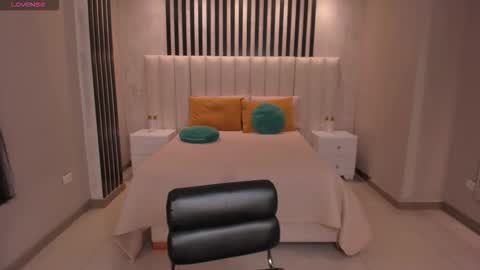 Lau  online show from 10-04-25, 03:26