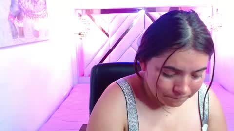 Snapshot of laurha_ chatting on 05-15-26, 07:54 laura online show from 05-15-26, 07:54
