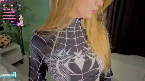 Laura online show from 03-28-26, 05:07