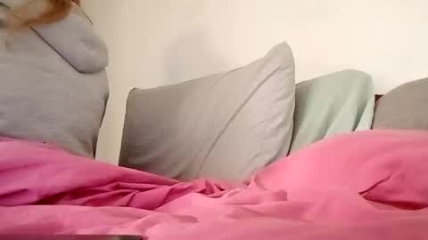 Snapshot of lauriehotxxx chatting on 11-15-25, 01:51 lauriehotxxx online show from 11-15-25, 01:51