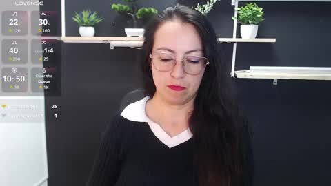 Snapshot of lauryn_jones chatting on 04-25-26, 05:43 Laury online show from 04-25-26, 05:43